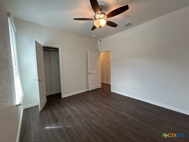 Building Photo - 5112 Rose Gdn Lp