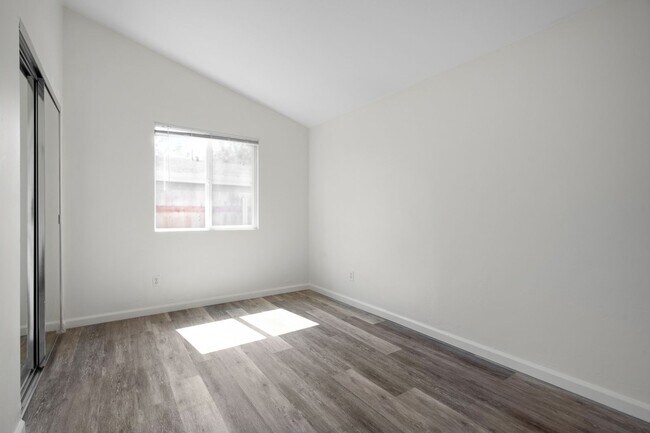 Building Photo - Oversized kitchen and living area!