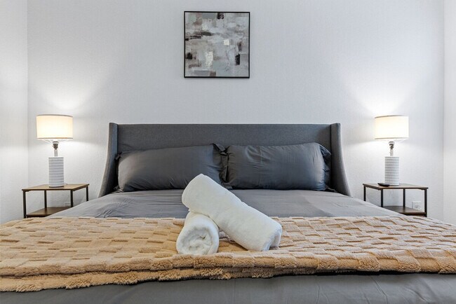 Building Photo - 591 Sormonne Lp