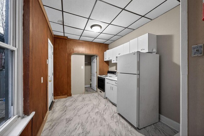 Building Photo - 827 N 10th St