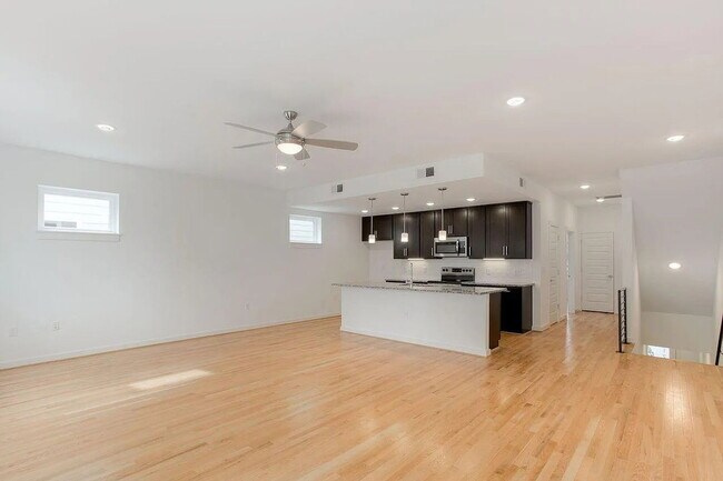 Building Photo - 1212 Porter St