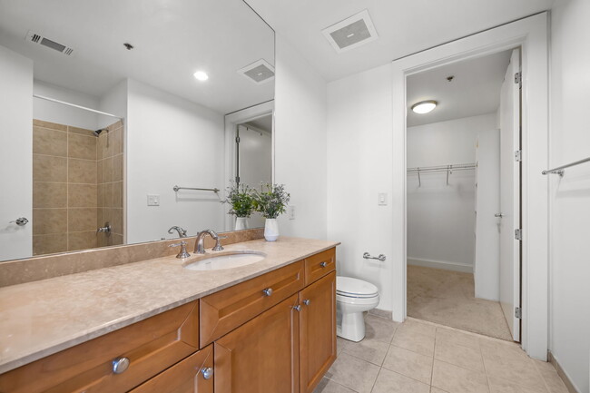 Building Photo - 618 N Boylan Ave