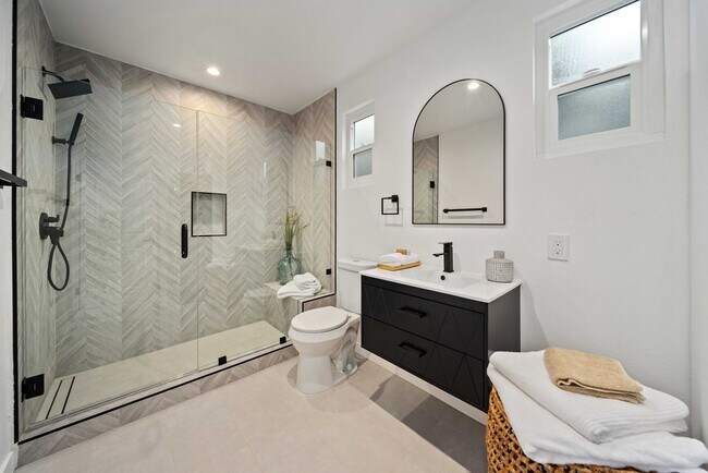 Building Photo - 11946 Aneta St