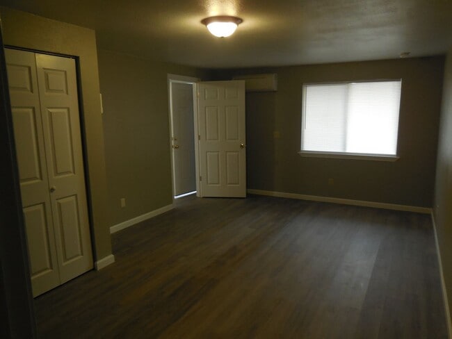 Building Photo - holk696