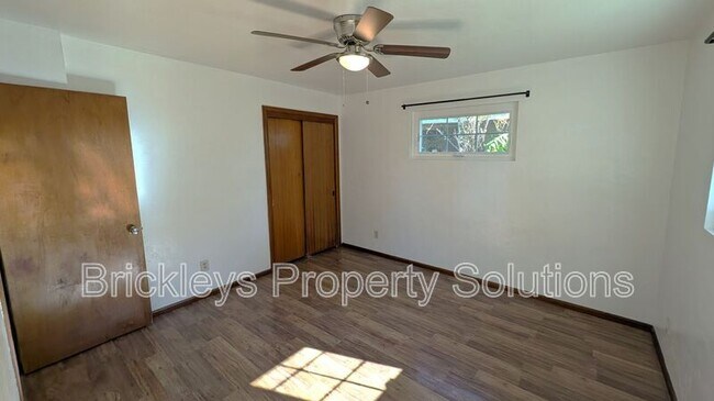 Building Photo - 1435 E Cedar St