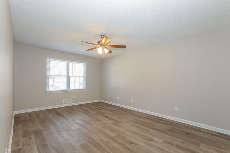 Building Photo - 2461 Shoals Dr NE