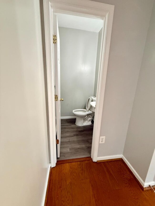 Building Photo - 838 Lowe Rd