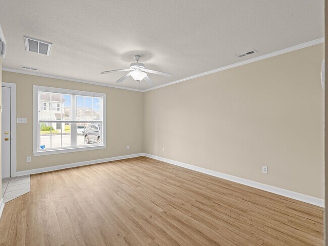Building Photo - 210 Bridgewood Dr