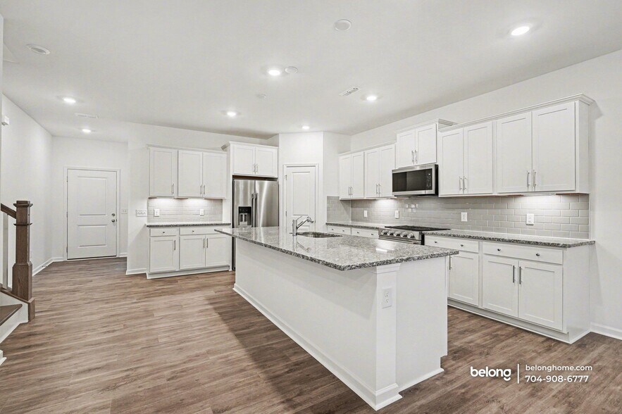 Building Photo - 1817 Riverbend Ave