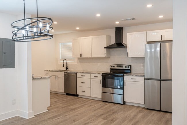 Building Photo - 3822 Bakers Ferry Rd SW