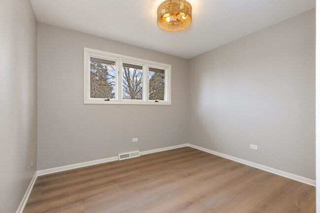 Building Photo - 8518 Candlelight Dr W