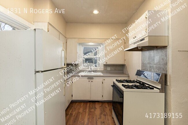 Building Photo - 1831 N Rogers Ave
