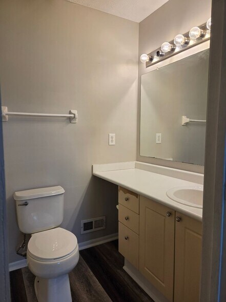 Building Photo - 6696 Axtel Dr