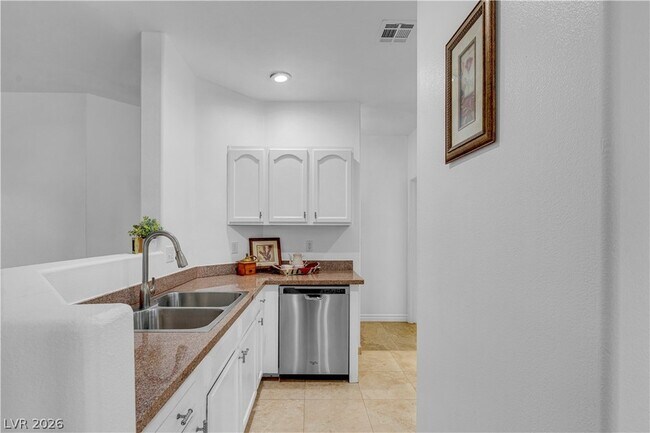 Building Photo - 2050 W Warm Springs Rd