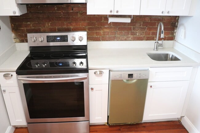 Building Photo - 320 Warren St