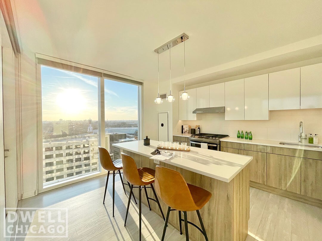 Building Photo - 2337 N Lincoln Ave