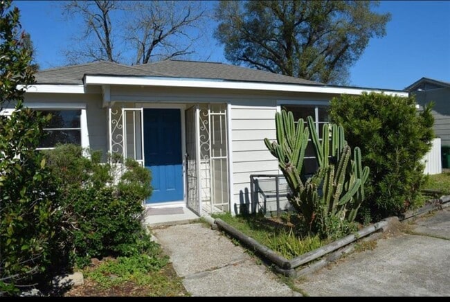 Building Photo - 4839 Ventura Ln