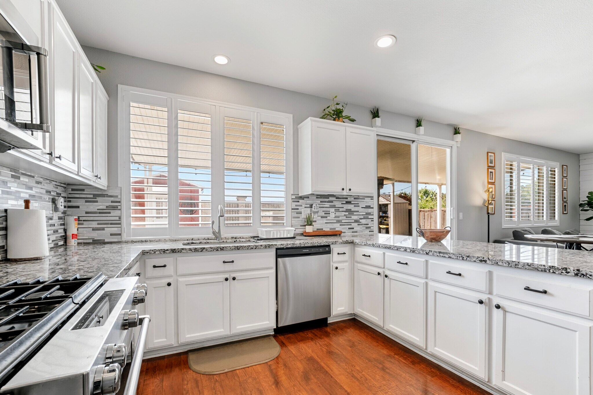 Kitchen - 5006 Rowe Dr