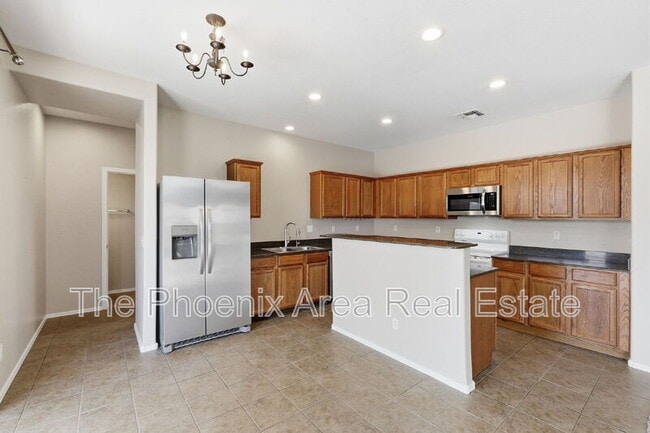 Building Photo - 785 E Desert Moon Trail