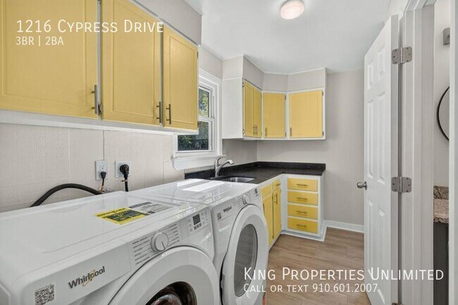 Building Photo - 1216 Cypress Dr