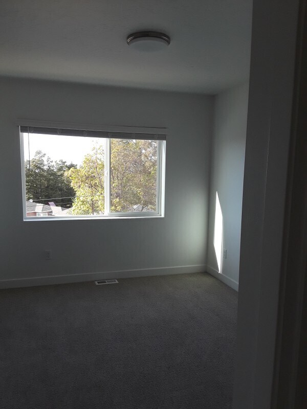 Building Photo - 3371 S Orchard Dr