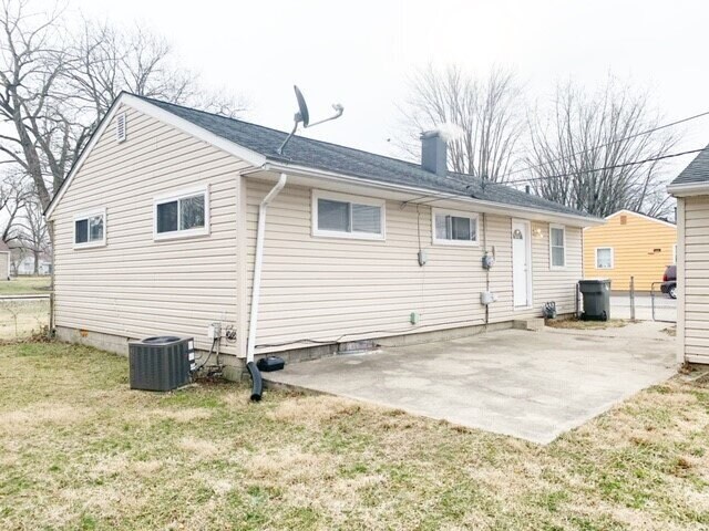 Building Photo - EAST SIDE 3BR RECENTLY UPDATED!
