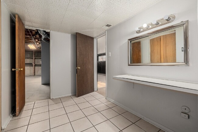 Building Photo - Great 3 Bed 3 Bath Hilltop Home for rent.