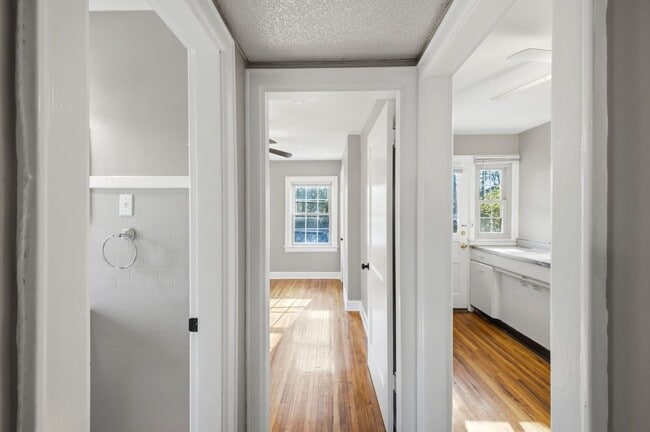 Building Photo - 25 W Tulane Rd