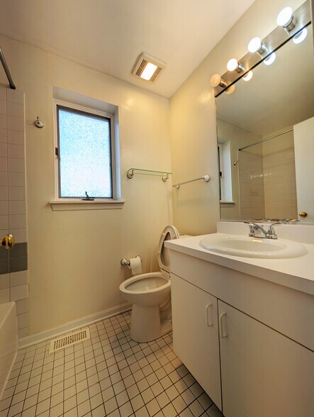 Building Photo - 7241 Franklin St