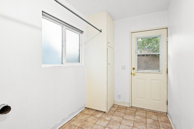 Building Photo - Spacious 4BR 2BA Home in Prime Glendora