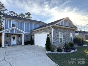 Building Photo - 5120 Lakeview Rd