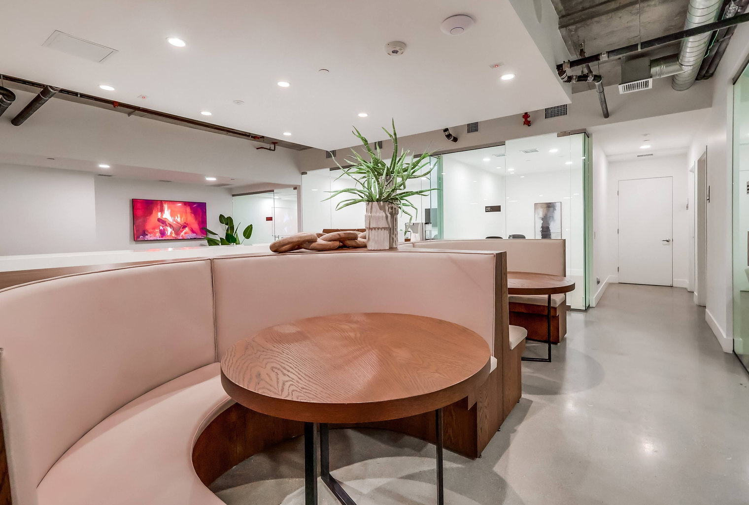 Building Photo - 3630 Overland Ave