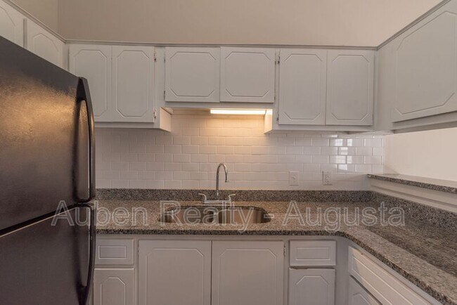 Building Photo - 209 Telfair St