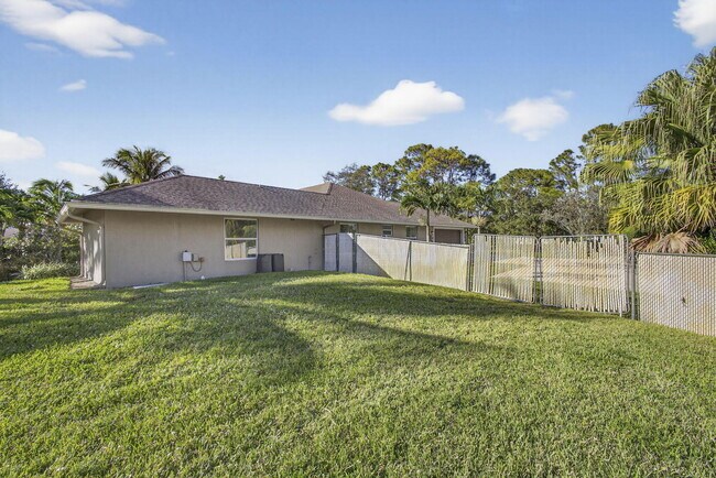 Building Photo - 11646 63rd Ln N