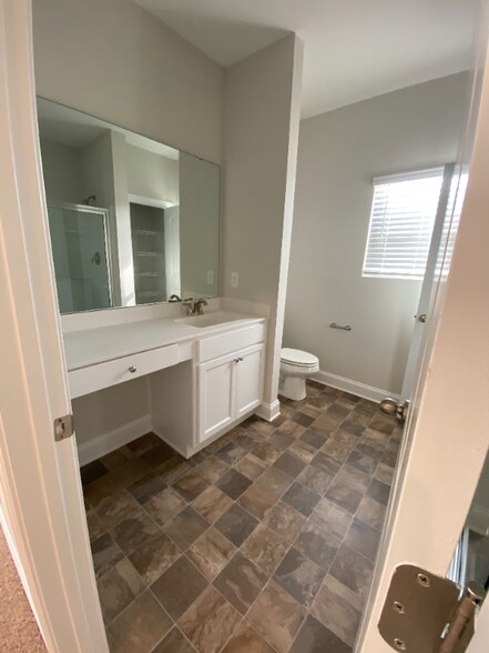 Building Photo - 105 Level Dr