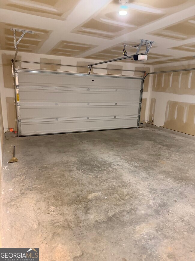 Building Photo - 725 Cole Dr