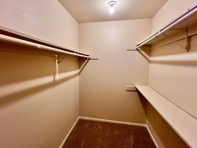 Building Photo - $1,595 Shields & Fowler, 3 Bedroom - E. Shields Ave #118, Fresno / Gated Community