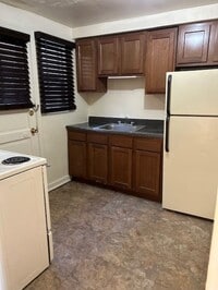 Building Photo - Affordable & Convenient Rental in Wilkinsburg