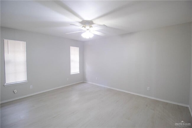 Building Photo - 16 E Martin Ave