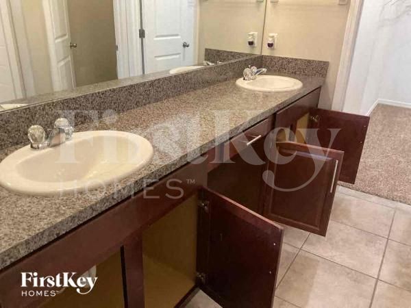 Building Photo - 138 Cascade Bend Dr