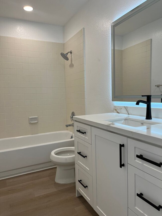 Building Photo - Remodeled Townhome in the Heart of Cupertino!