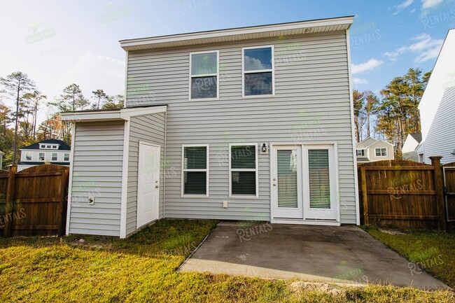 Building Photo - 3 Bedroom, 2.5 Bath in The Bluefield Commu...