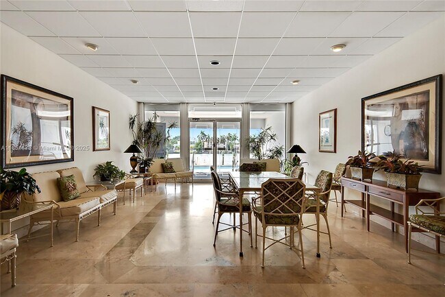 Building Photo - 5640 Collins Ave