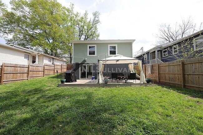 Building Photo - 411 N Maple St