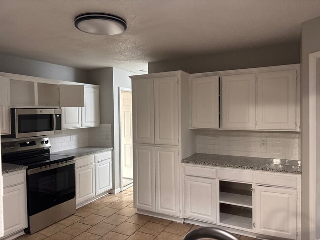 Building Photo - 3402 W Center St