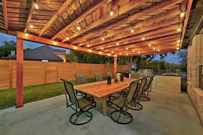 Building Photo - 104 Hazeltine Dr