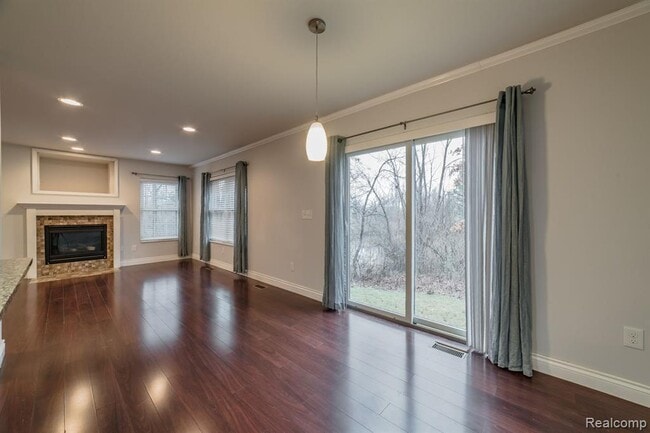 Building Photo - 324 Stratford Ln