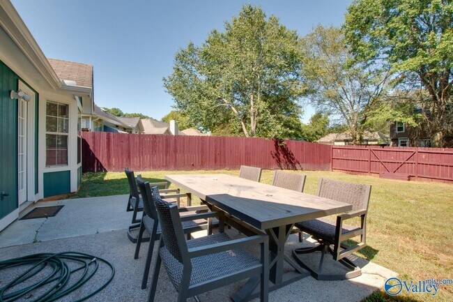 Building Photo - 210 Cypress Creek Dr