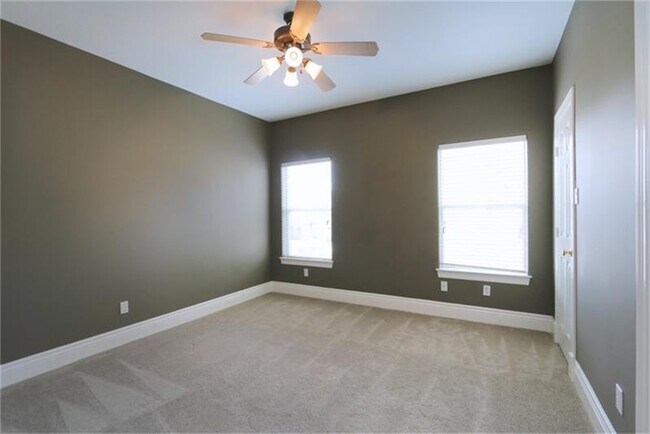 Building Photo - 6010 Stratford Gardens Dr