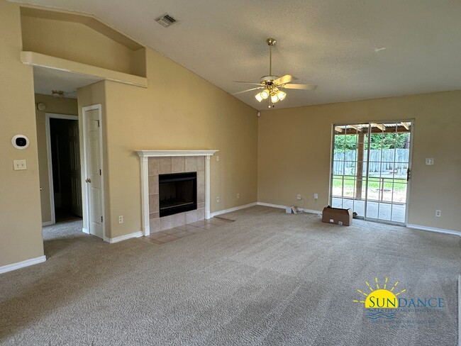 Building Photo - Charming 3-Bedroom Home in Hidden Estates Minutes from Navarre Beach!